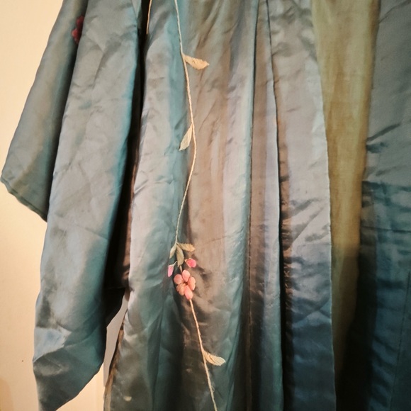 Antique Japanese Silk Embroidered Kimono C. 1930s, Art Deco Handmade Embroidery - Picture 5 of 10